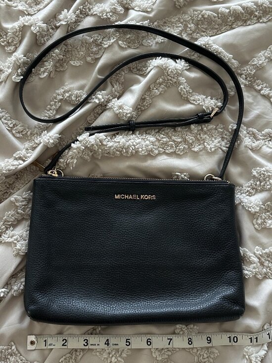 Michael Kors Handbags - Michael Kors Cross Body Purse